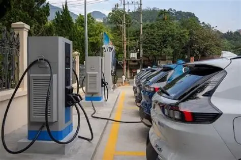 Hà Nội cấm xe máy xăng: Không độc quyền trạm sạc, không lắp đặt tràn lan