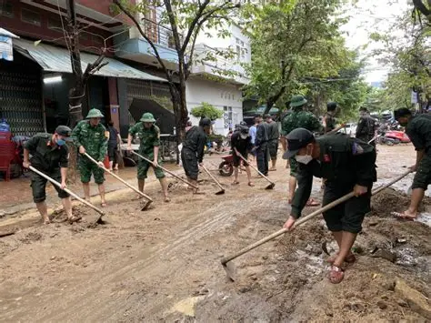 CÔNG AN XÃ XUÂN MAI KIÊN QUYẾT XỬ LÝ VI PHẠM PHÁP LUẬT TRONG MÙA MƯA LŨ