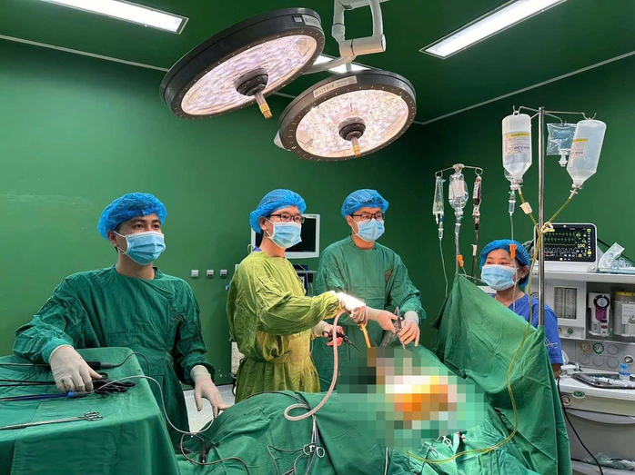 Gia Lai: Một học sinh lớp 7 bị đâm nguy kịch trong sân trường