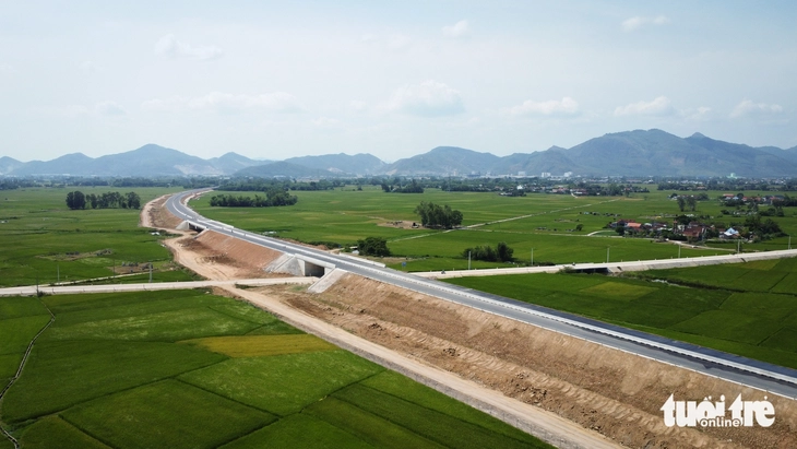 Tập đoàn Sơn Hải xin cắm bảng bảo hành 10 năm tuyến cao tốc Hoài Nhơn – Quy Nhơn