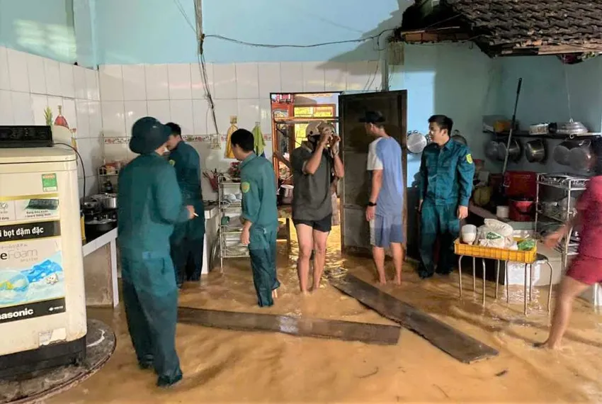 Lâm Đồng: Mưa lớn, 1 người chết do sét, nhiều tuyến đường sạt lở