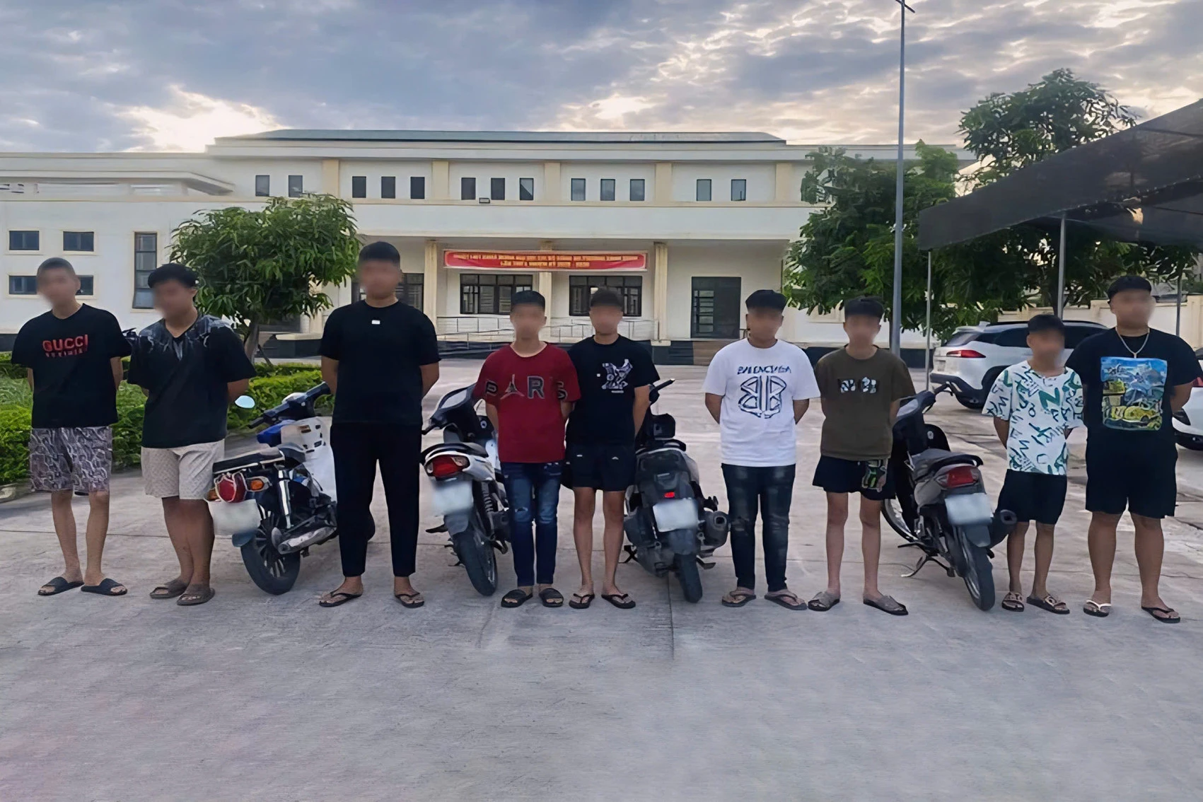TRIỆU TẬP 9 ĐỐI TƯỢNG LIÊN QUAN VỤ NAM SINH BỊ HANHHUNG ĐẾN CO GIẬT Ở QUẢNG NINH